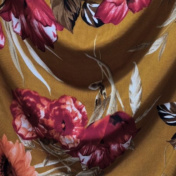 Floral Cowl Neck Top - Picture 3 of 6